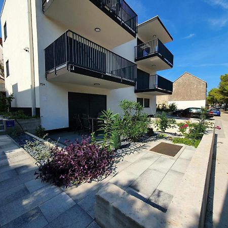 Apartmani Nerium โลวิสเต ภายนอก รูปภาพ