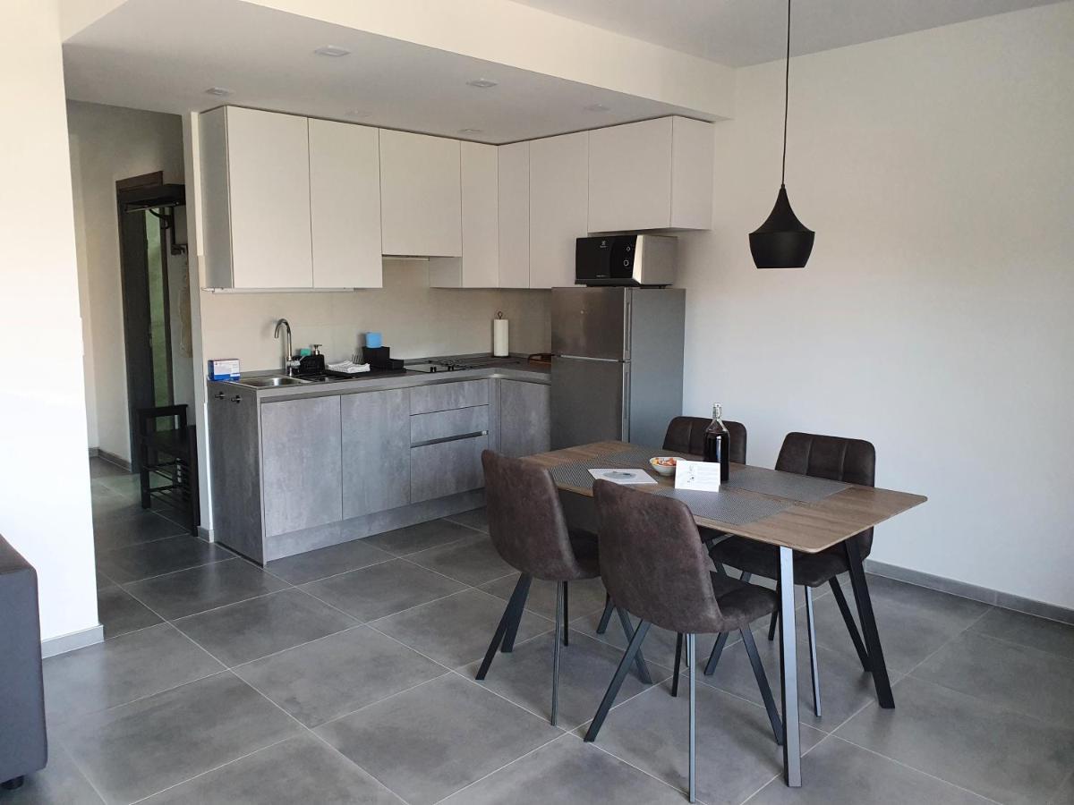 Apartmani Nerium โลวิสเต ภายนอก รูปภาพ
