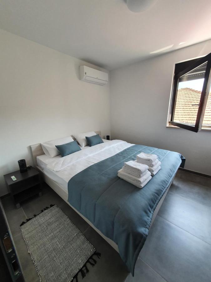 Apartmani Nerium โลวิสเต ภายนอก รูปภาพ