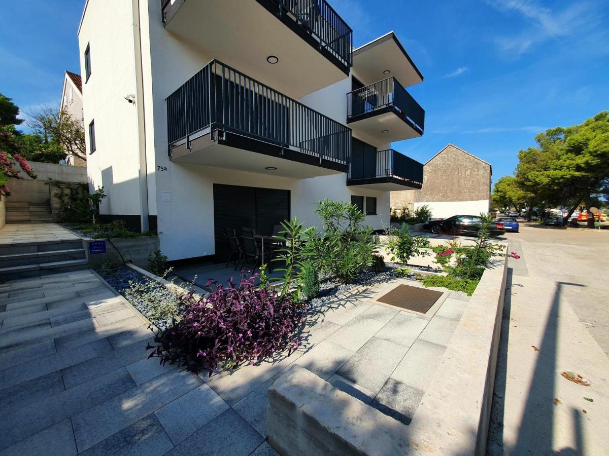 Apartmani Nerium โลวิสเต ภายนอก รูปภาพ