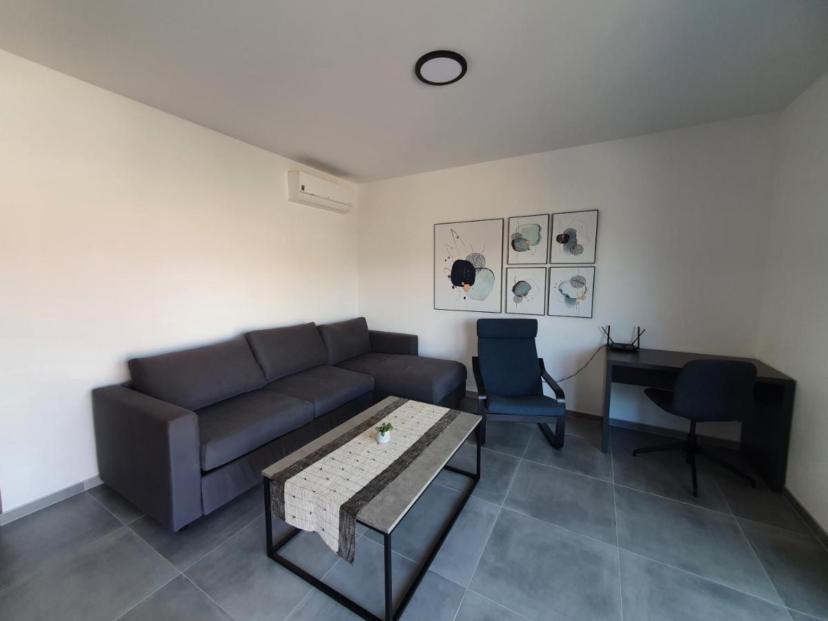 Apartmani Nerium โลวิสเต ภายนอก รูปภาพ