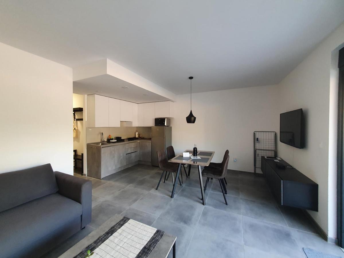 Apartmani Nerium โลวิสเต ภายนอก รูปภาพ