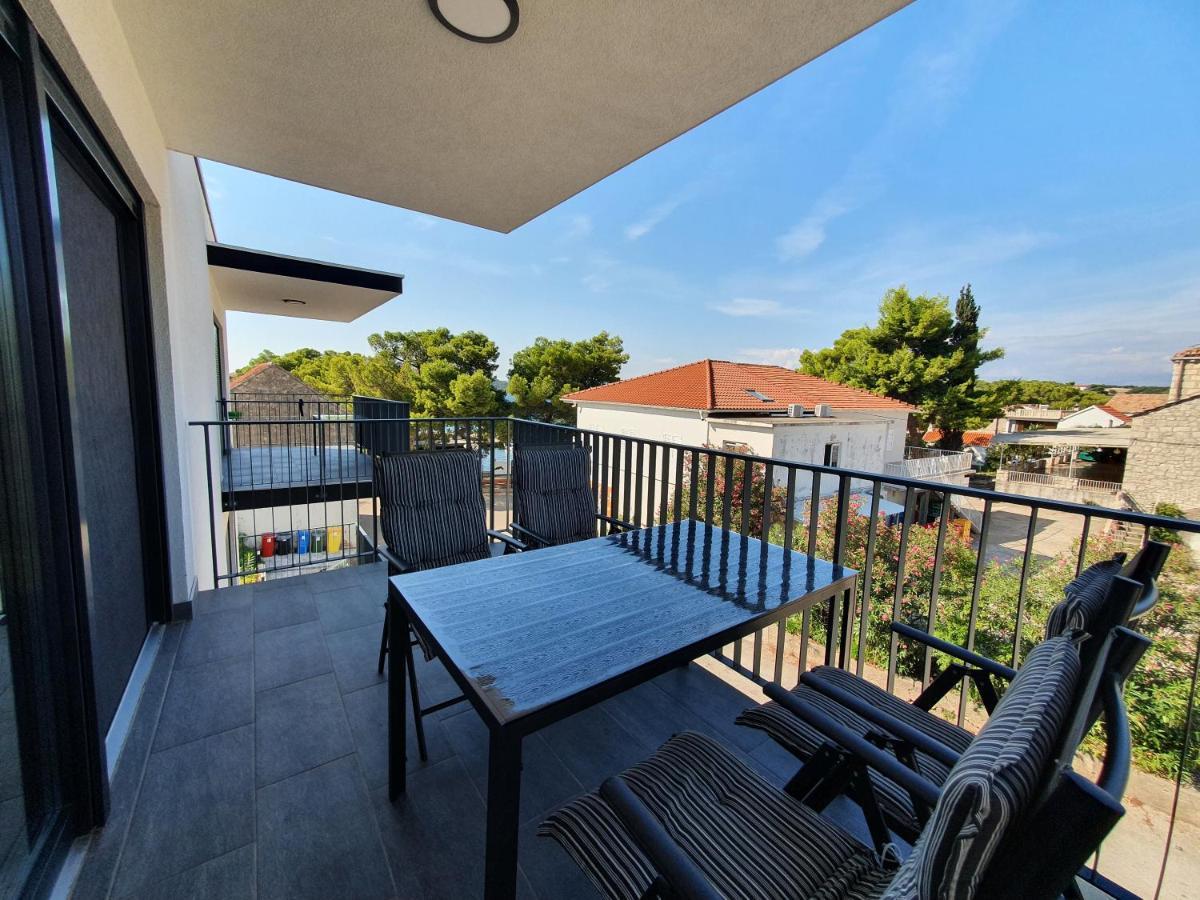Apartmani Nerium โลวิสเต ภายนอก รูปภาพ