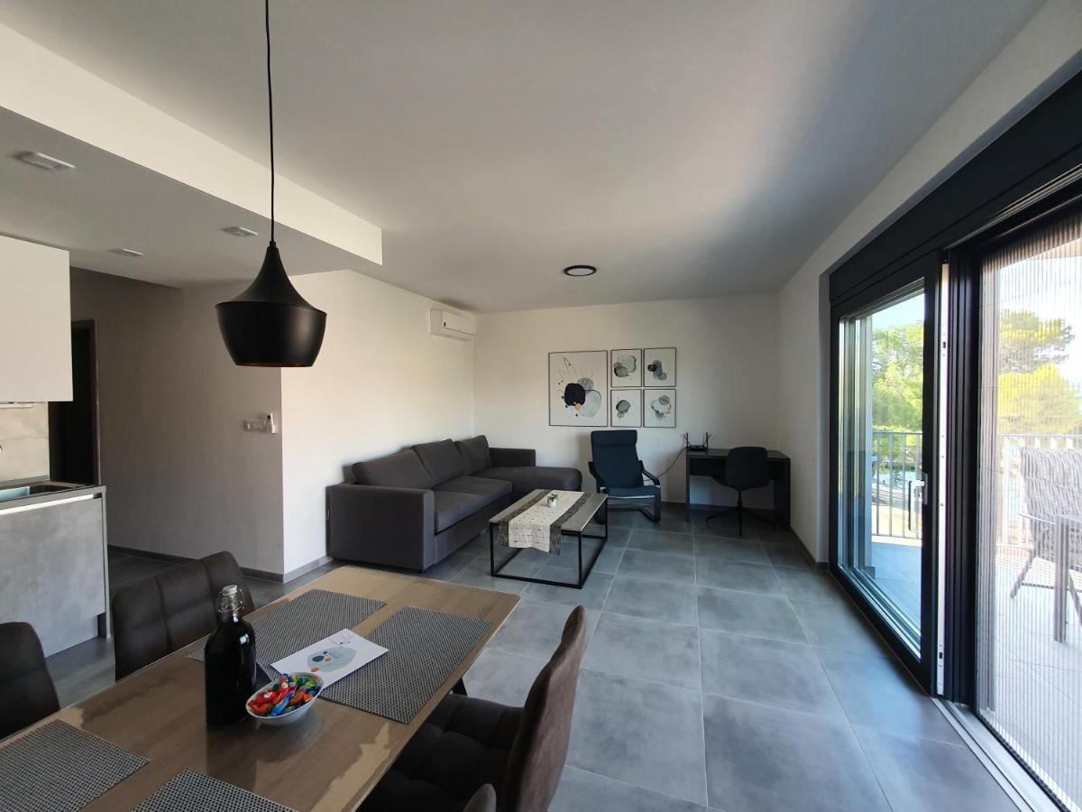 Apartmani Nerium โลวิสเต ภายนอก รูปภาพ